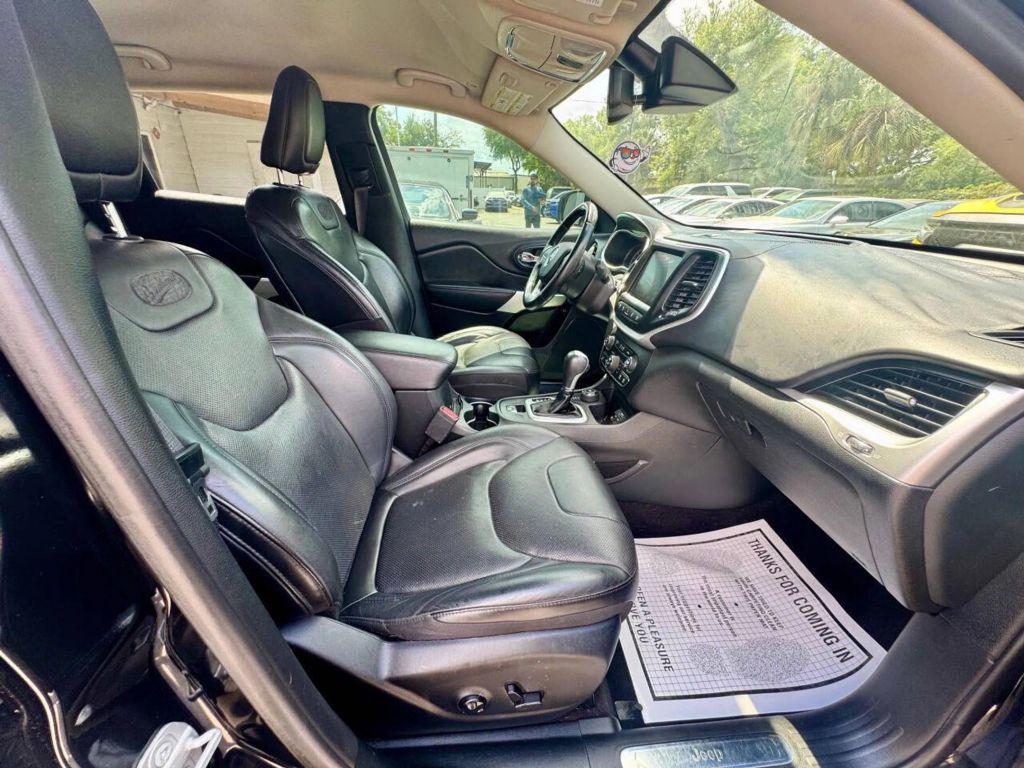 Jeep Cherokee - Thumbnail 2