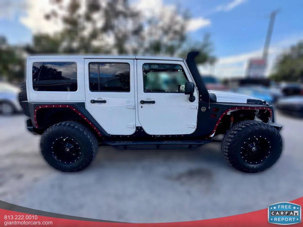 Jeep Wrangler - Thumbnail 10