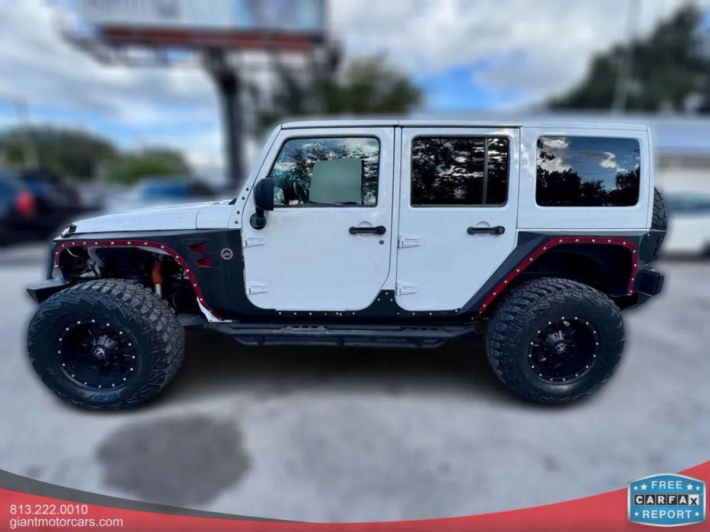 Jeep Wrangler - Thumbnail 14