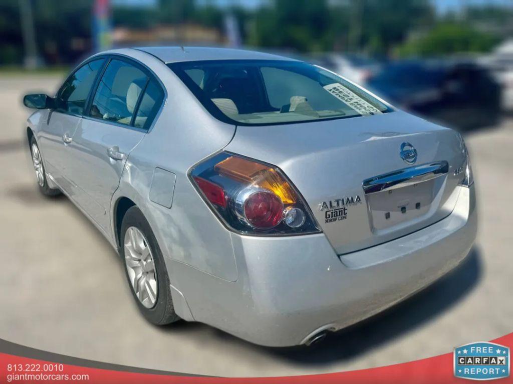 Nissan Altima - Thumbnail 13