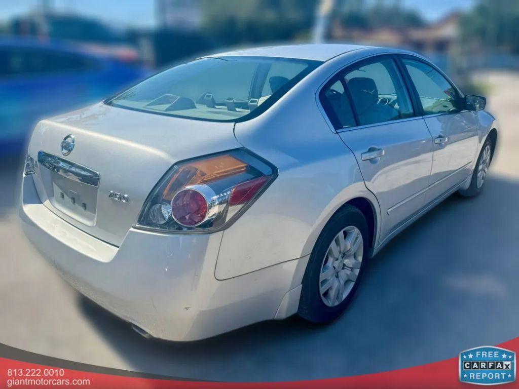 Nissan Altima - Thumbnail 11