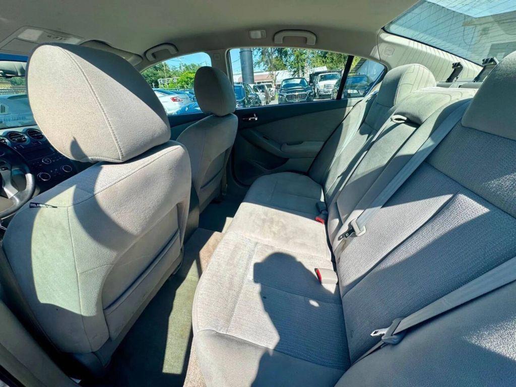 Nissan Altima - Thumbnail 2