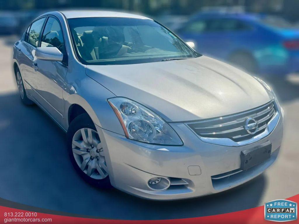 Nissan Altima - Thumbnail 9