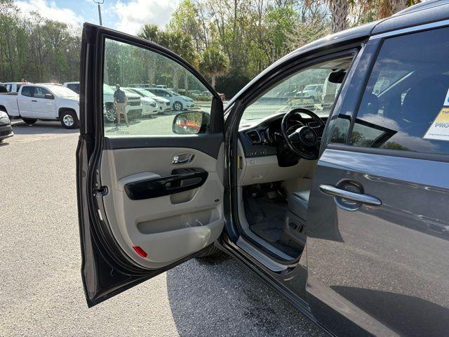 Kia Sedona - Thumbnail 9