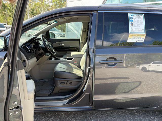 Kia Sedona - Thumbnail 11