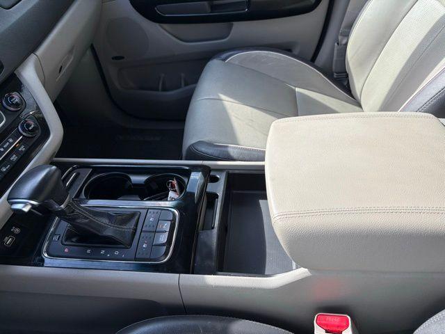 Kia Sedona - Thumbnail 18