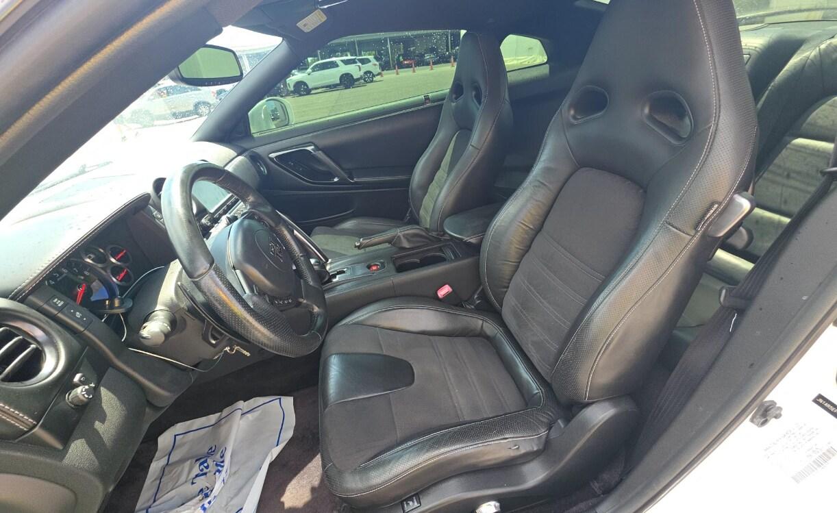 Nissan Gt-R Premium - Thumbnail 4