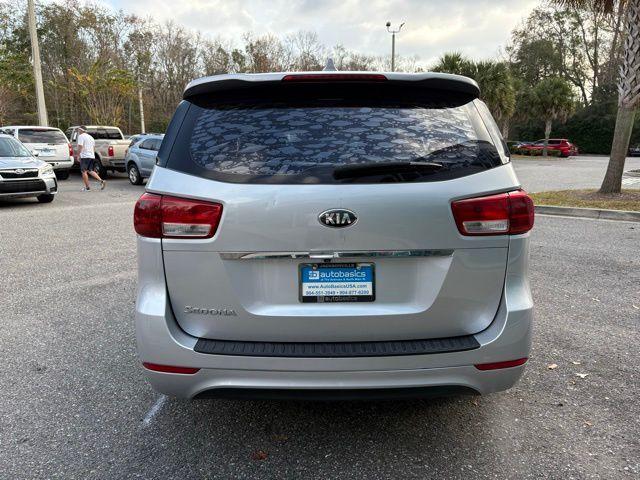Kia Sedona - Thumbnail 5
