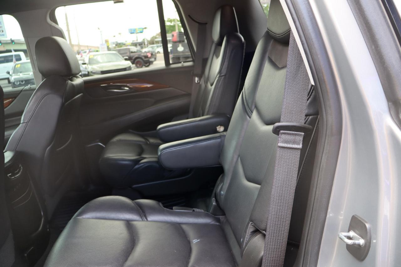 Cadillac Escalade2Wd 4Dr Luxury - Thumbnail 19