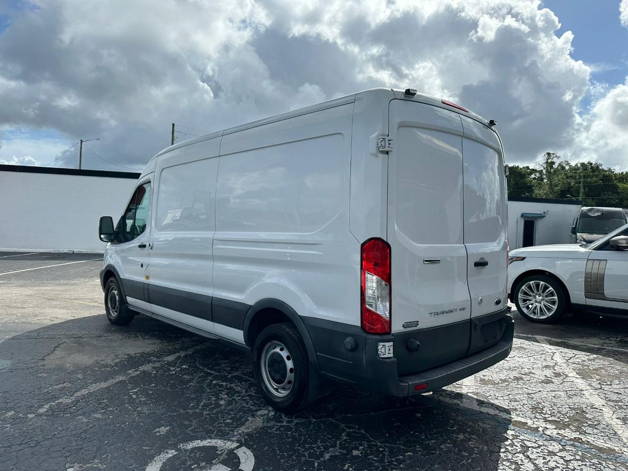 Ford Transit150 Van Med. Roof W/Sliding Pass. 148-In. Wb - Thumbnail 5