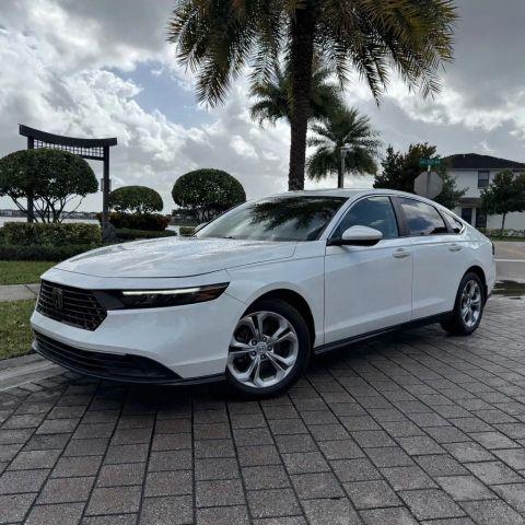 Infiniti Q50 - Thumbnail 3