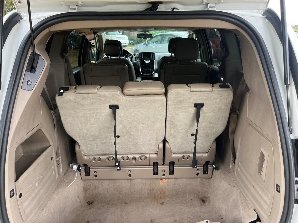 Chrysler Town & Country Touring - Thumbnail 12