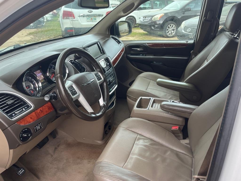 Chrysler Town & Country Touring - Thumbnail 9