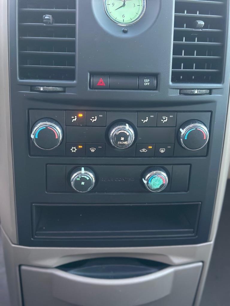 Chrysler Town & Country4Dr Wgn Touring - Thumbnail 12