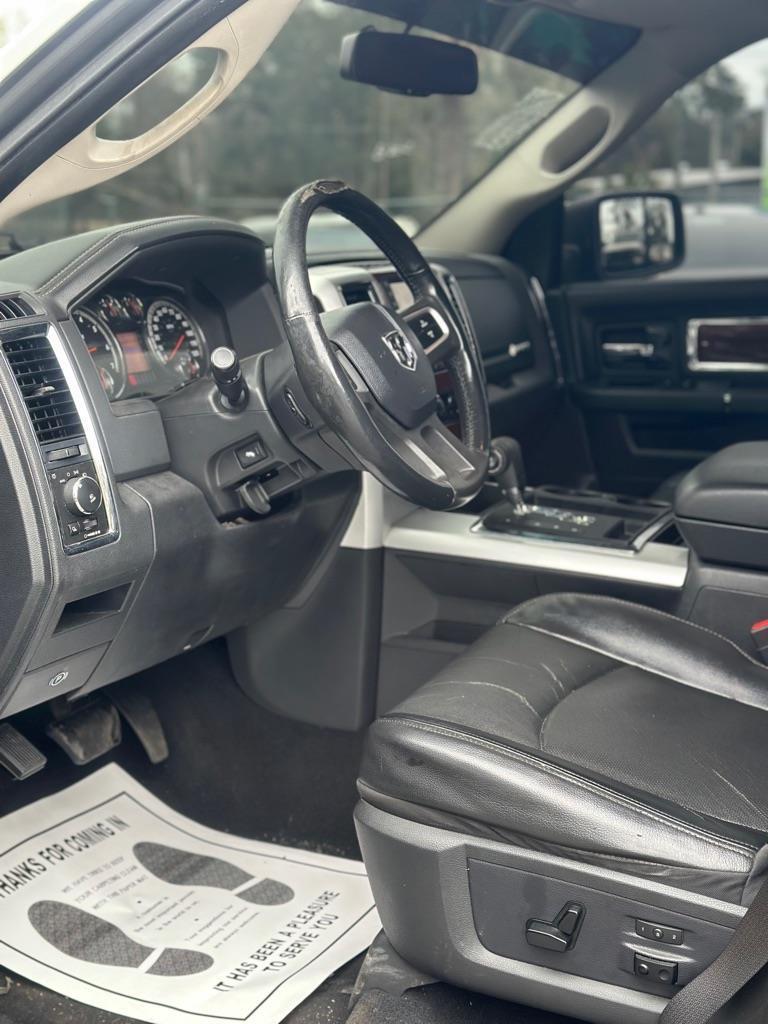 Dodge 15002Wd Quad Cab 140.5" Laramie - Thumbnail 6