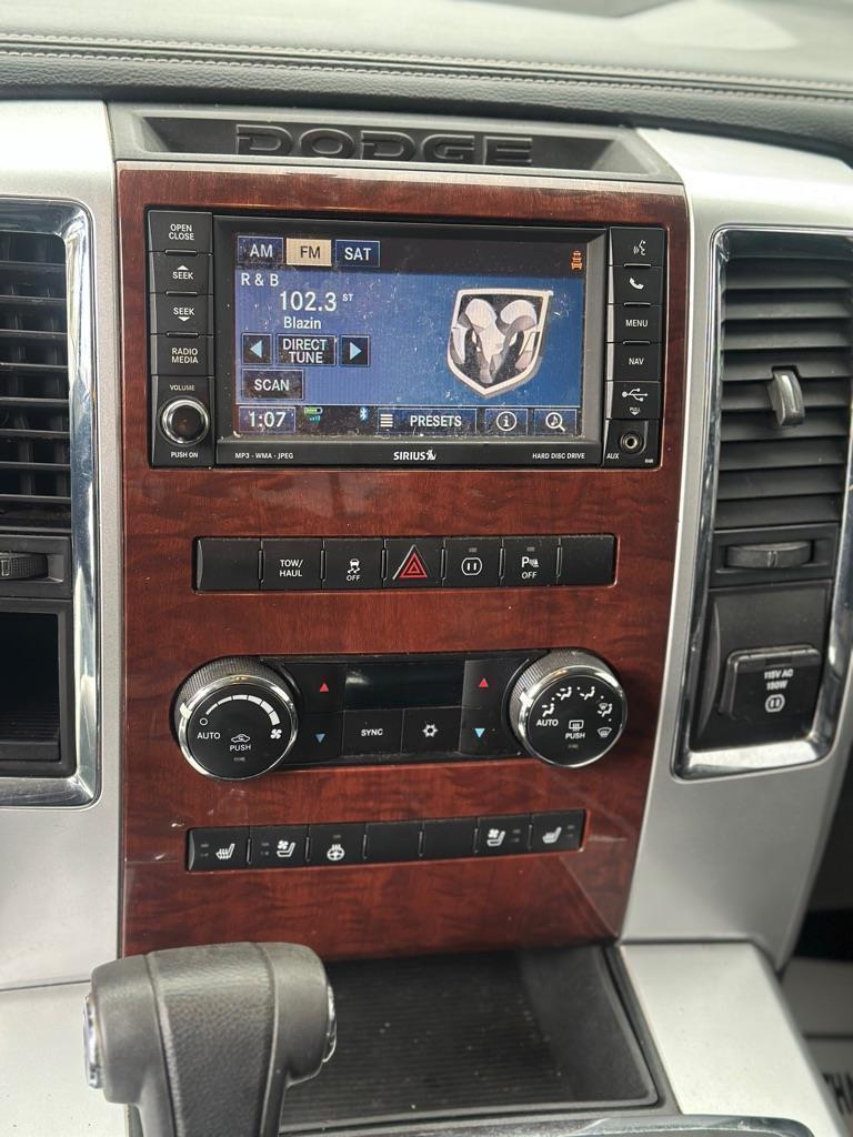 Dodge 15002Wd Quad Cab 140.5" Laramie - Thumbnail 9