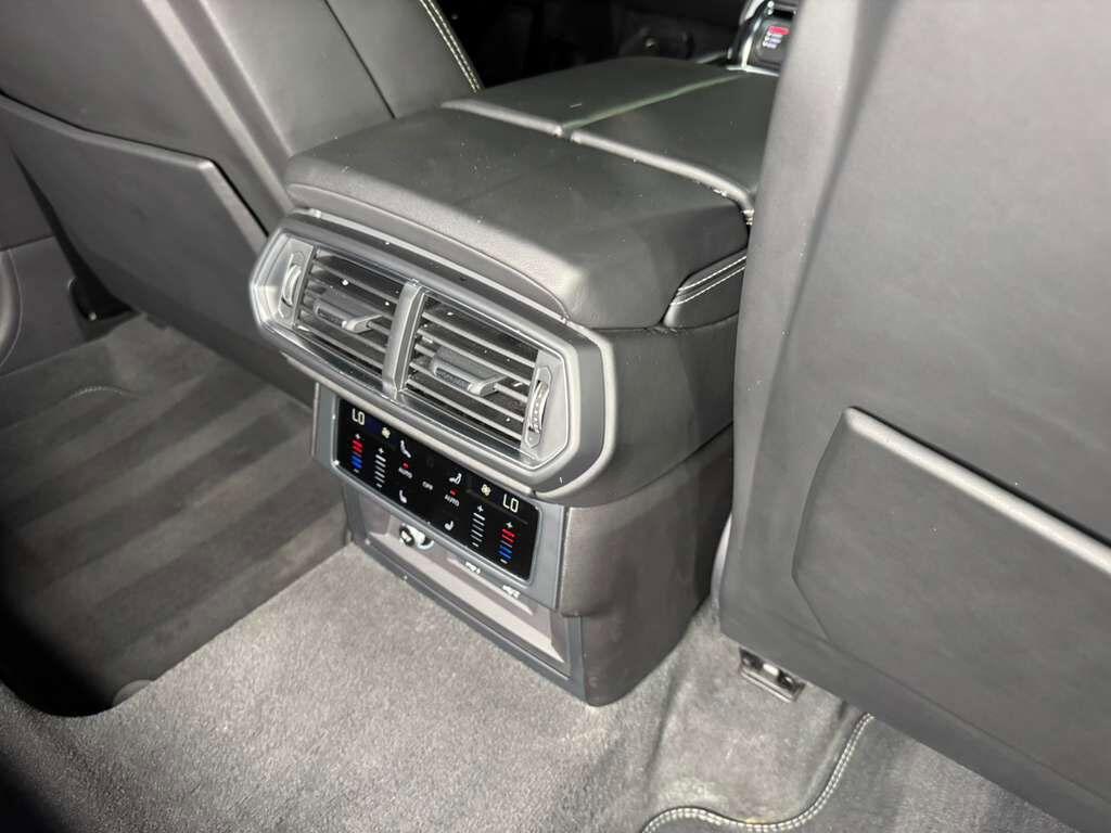 Lamborghini Urus - Thumbnail 15