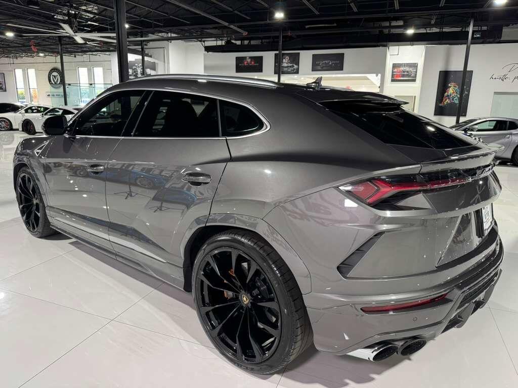 Lamborghini Urus - Thumbnail 5