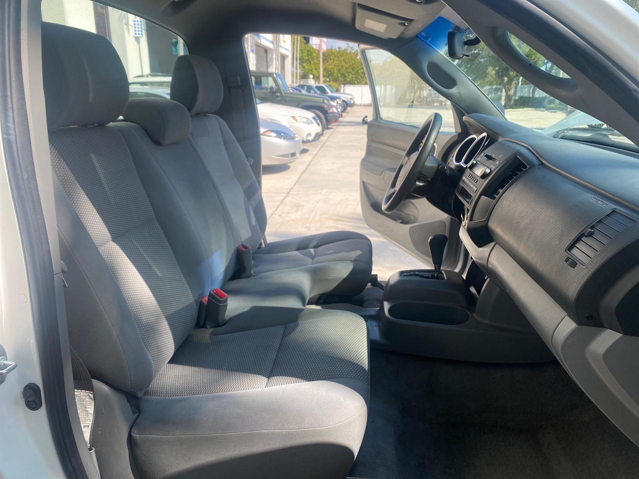 Toyota Tacoma - Thumbnail 13