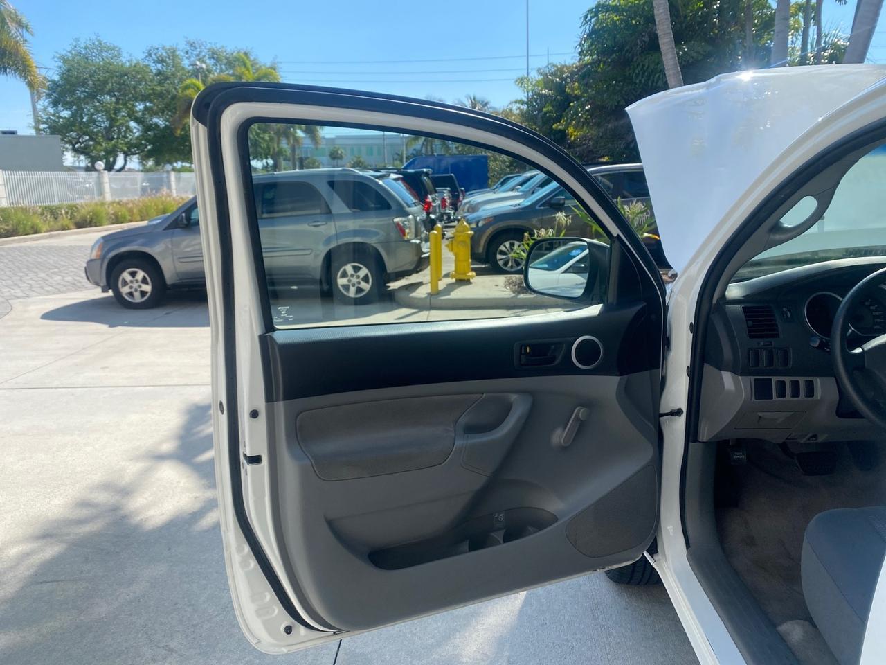 Toyota Tacoma - Thumbnail 10