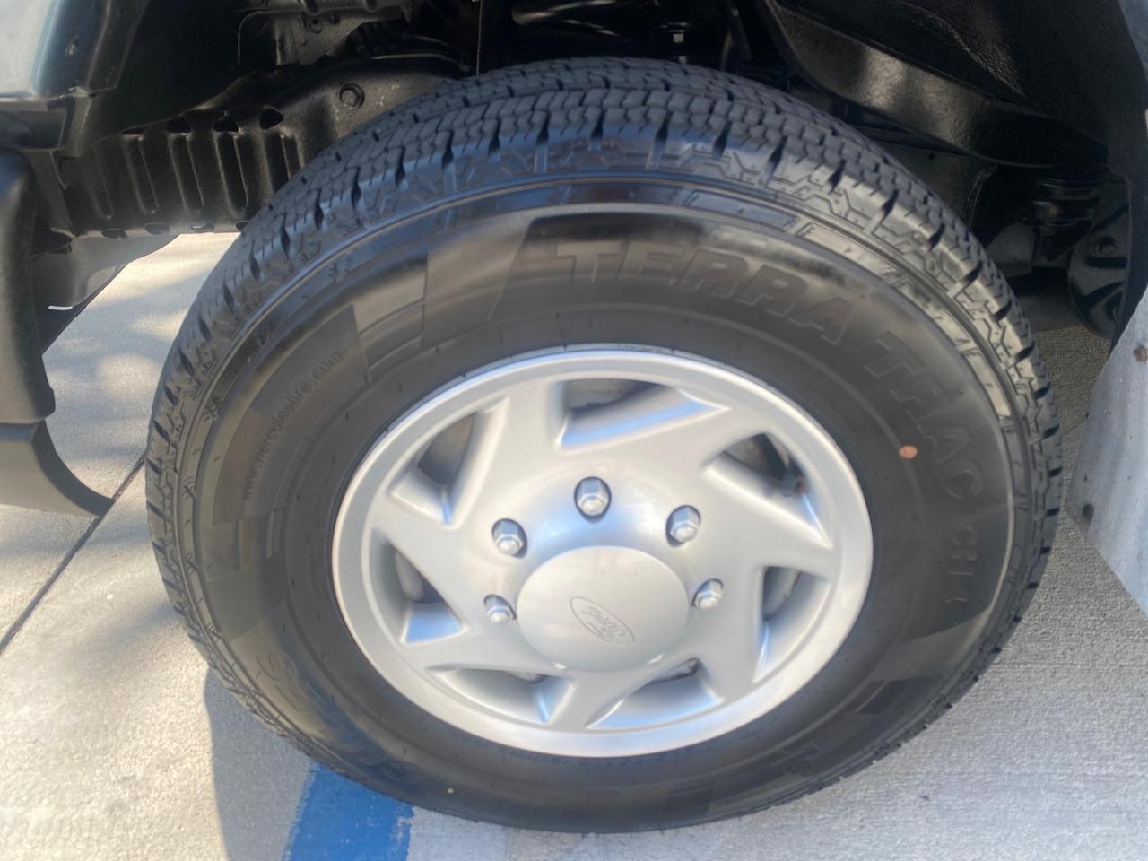 Ford Econoline E 350 - Thumbnail 20