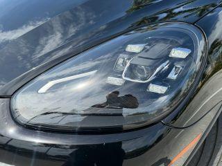 Porsche Cayenne - Thumbnail 2