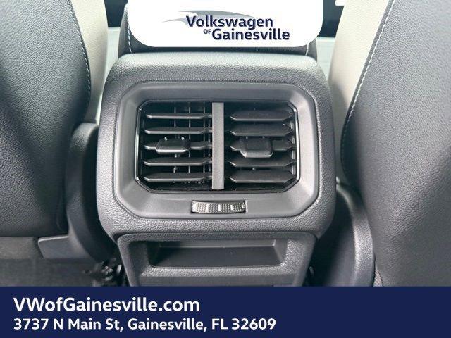 Volkswagen Taos Se Fwd Sport Utility - Thumbnail 9