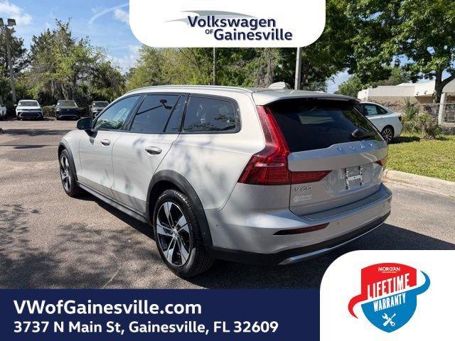 Volvo V60 Cross Country Plus With Navigation & Awd - Thumbnail 5