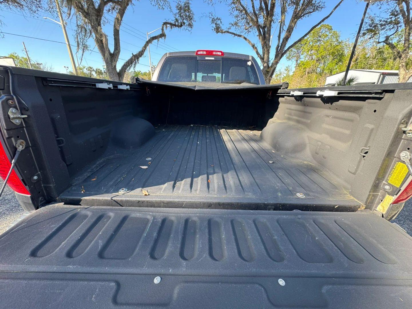 Toyota Tundra Double Cab Sr5 Pickup 4D 6 1/2 Ft - Thumbnail 2