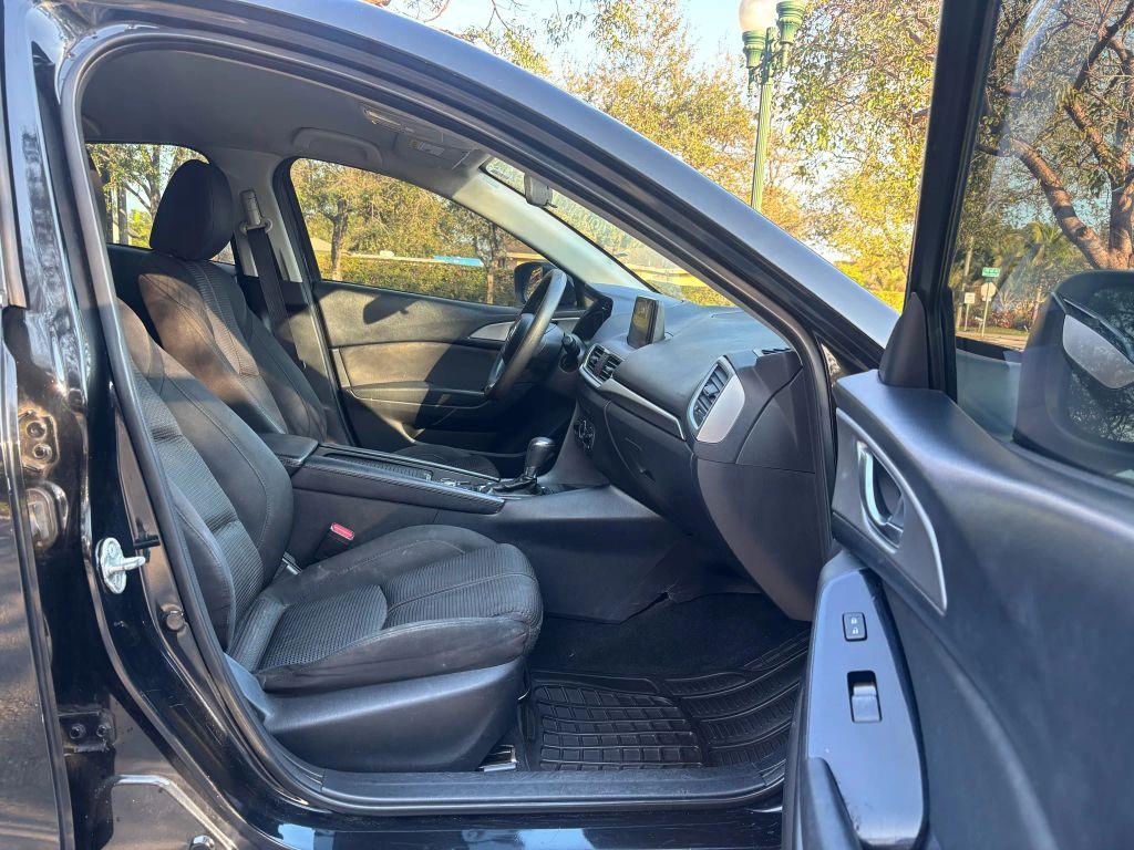 Mazda Mazda3 - Thumbnail 14