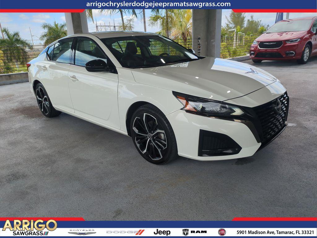 Nissan Altima - View 1