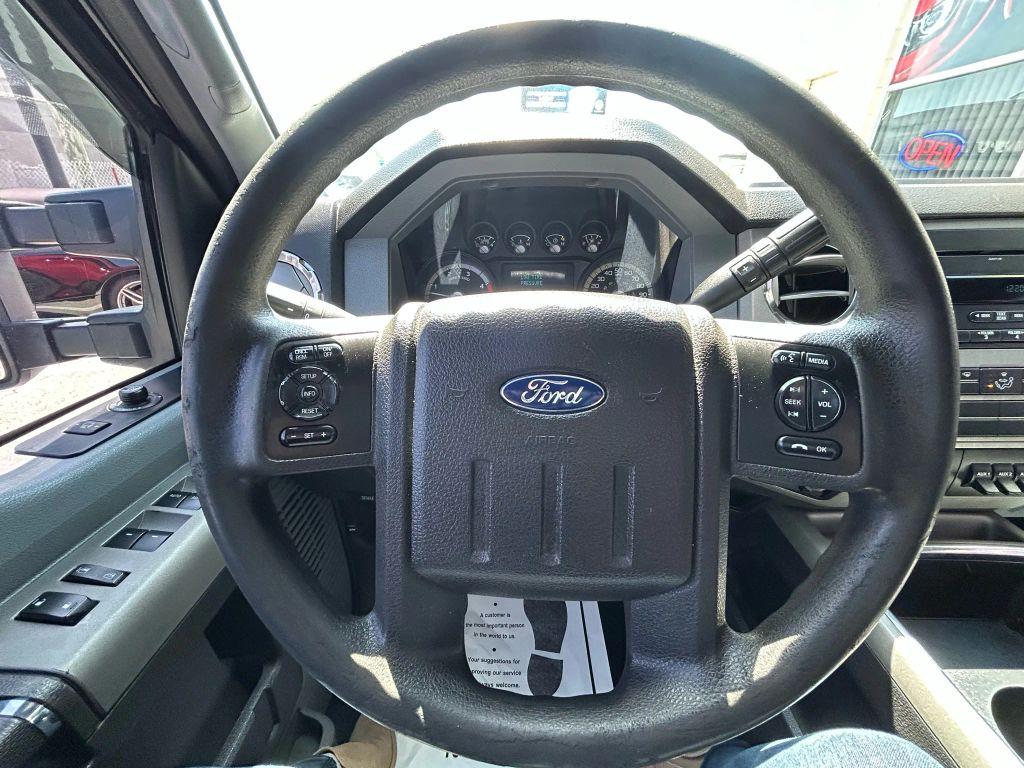 Ford F350 Super Duty Crew Cab - Thumbnail 14