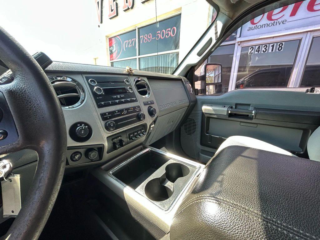 Ford F350 Super Duty Crew Cab - Thumbnail 17