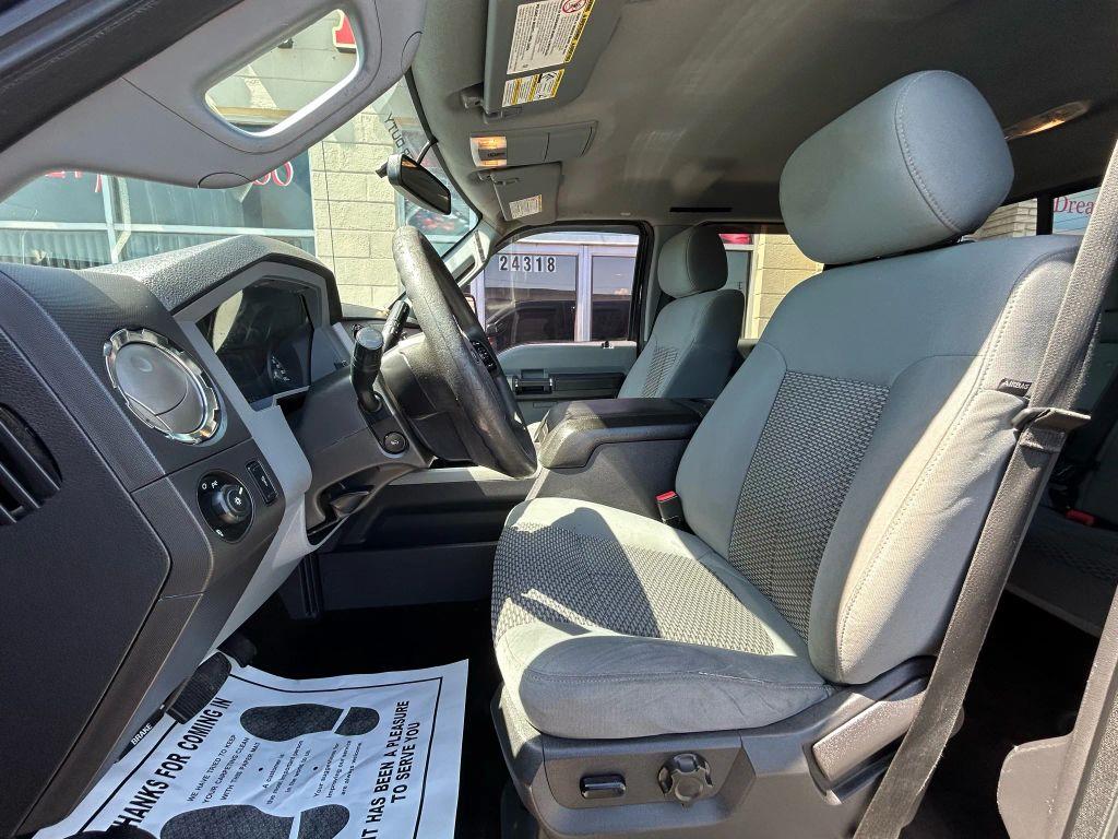 Ford F350 Super Duty Crew Cab - Thumbnail 13