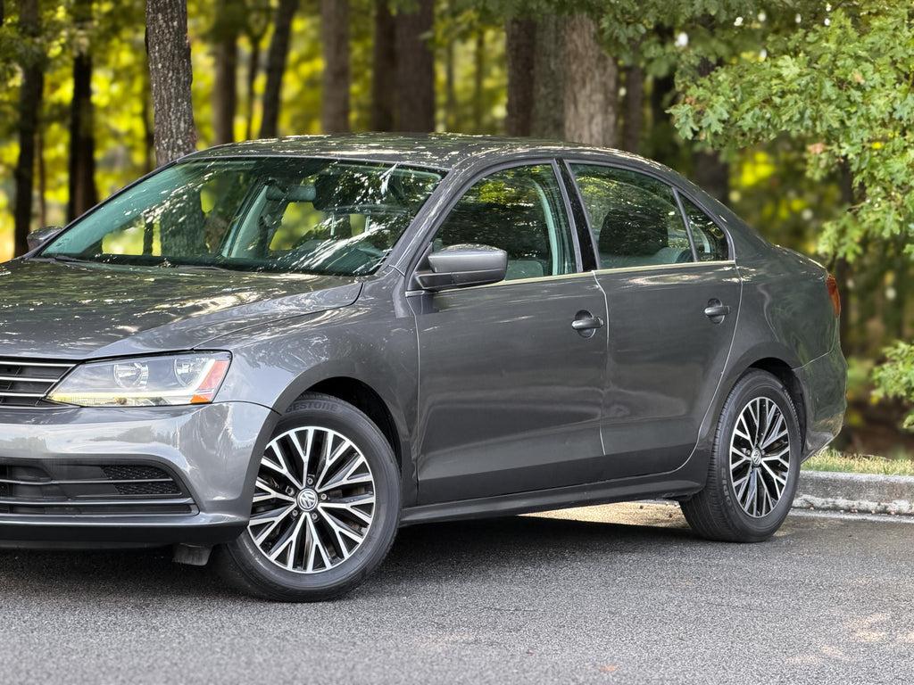 Volkswagen Jetta - Thumbnail 2