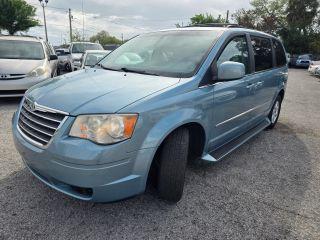 Chrysler Town & Country - Thumbnail 9