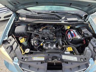 Chrysler Town & Country - Thumbnail 4