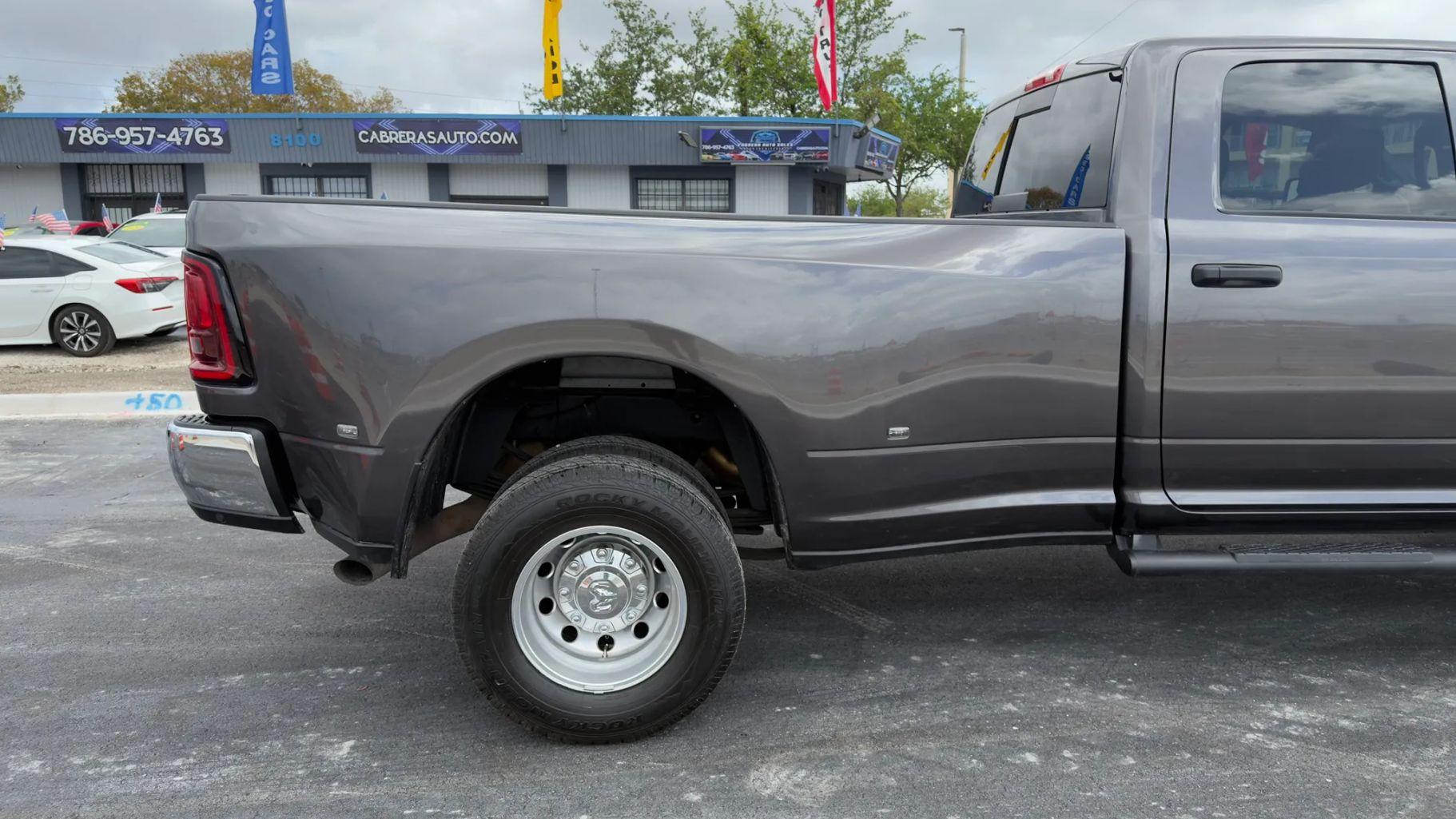 Ram 3500 Crew Cab - Thumbnail 13