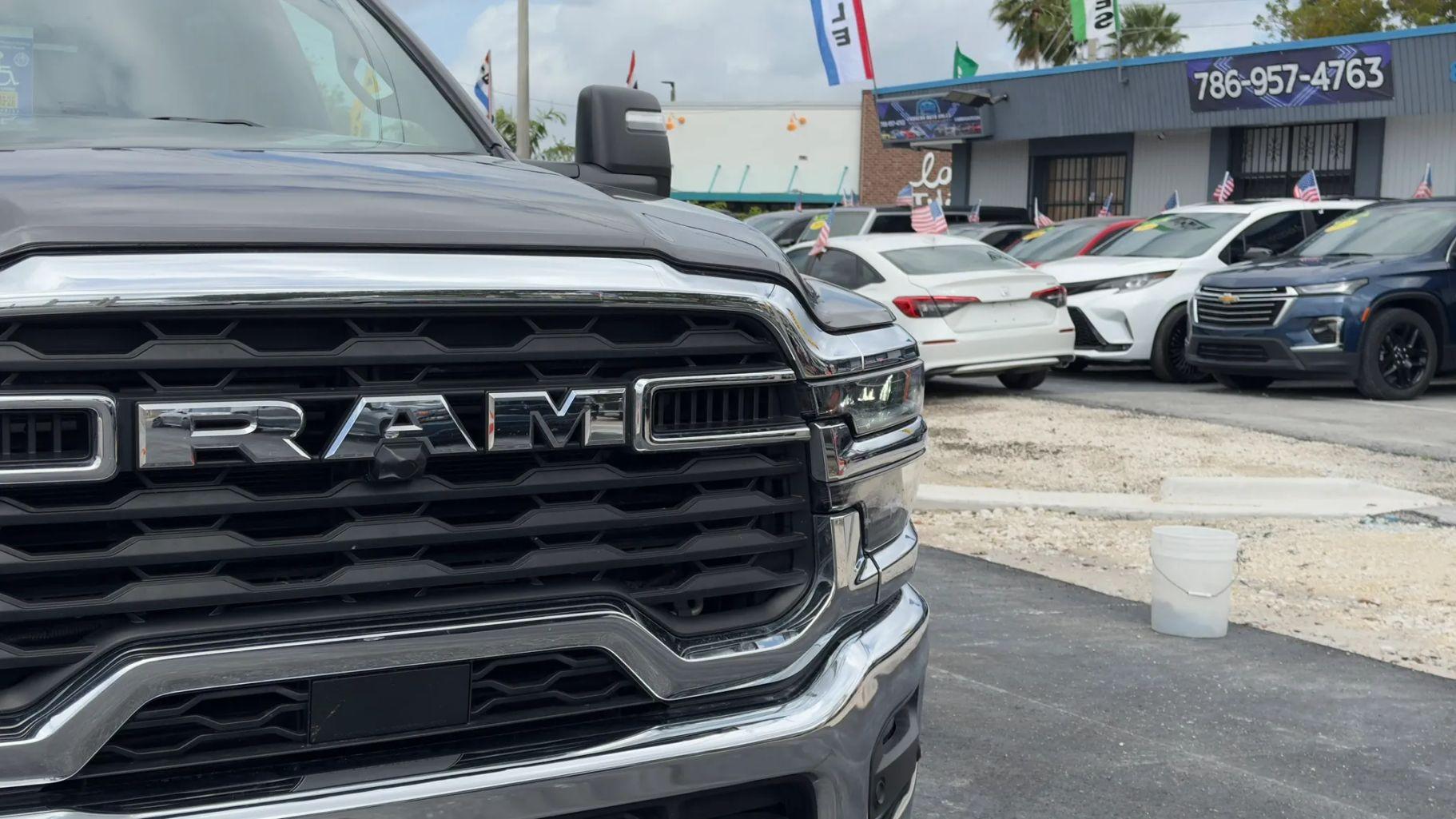 Ram 3500 Crew Cab - Thumbnail 9