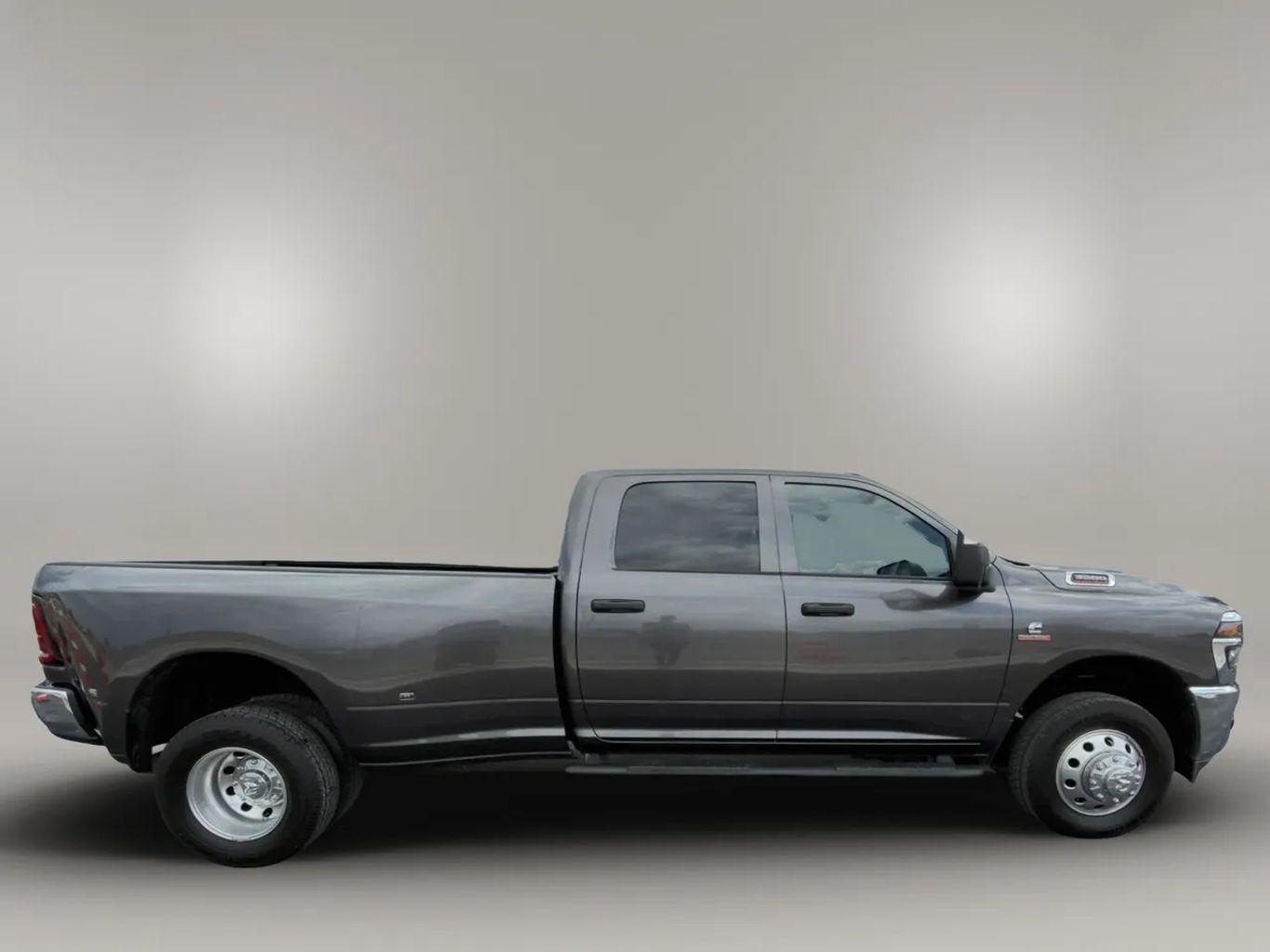 Ram 3500 Crew Cab - Thumbnail 14
