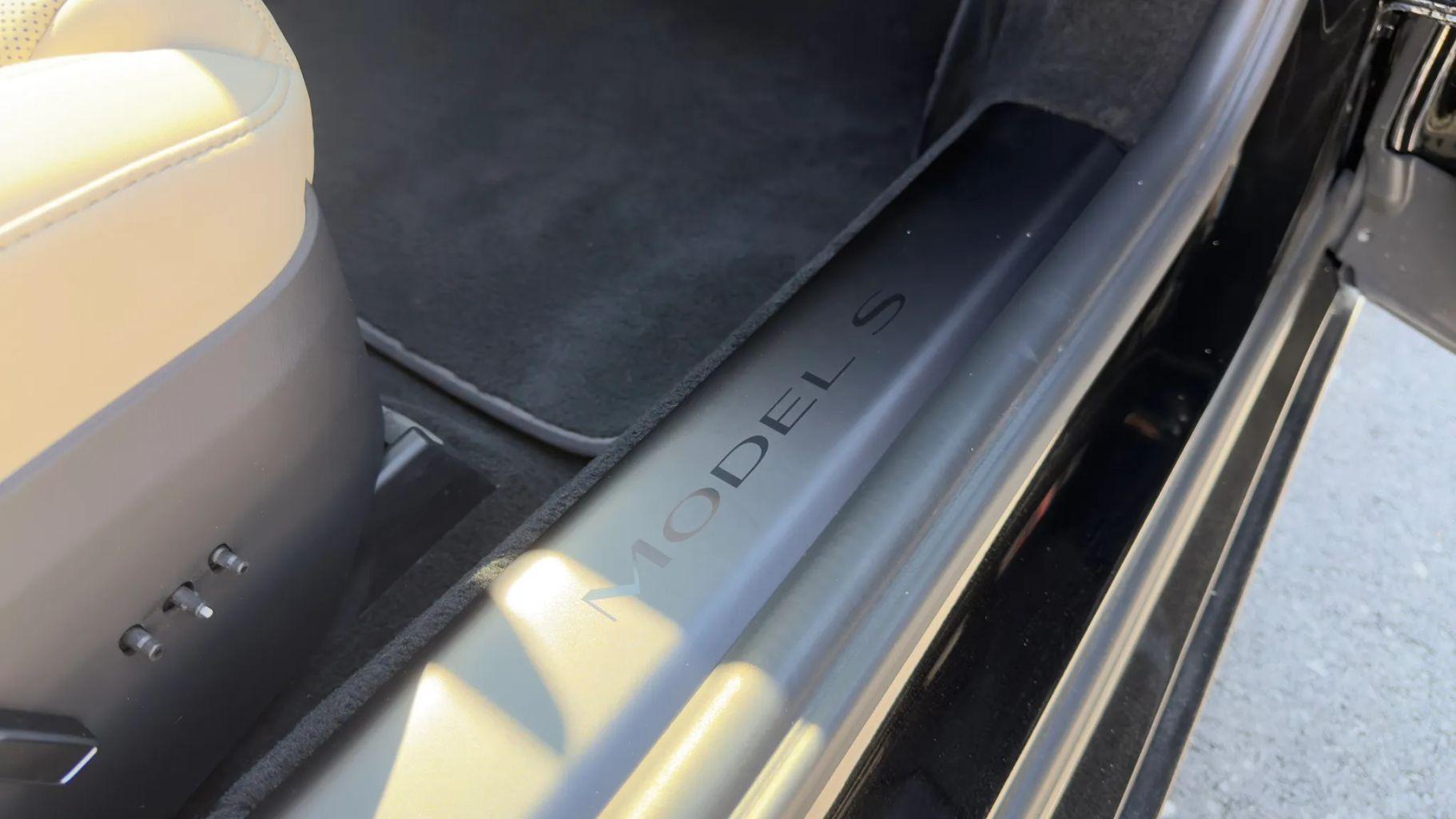 Tesla Model S - Thumbnail 17