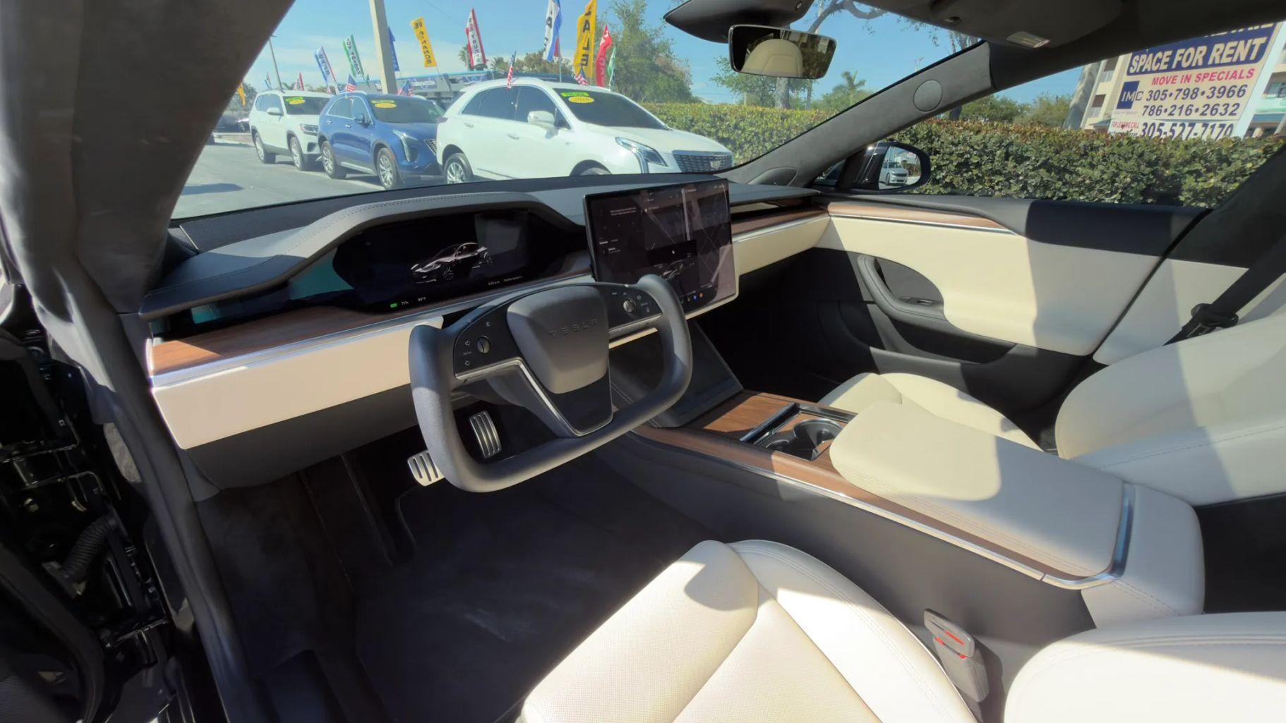 Tesla Model S - Thumbnail 5