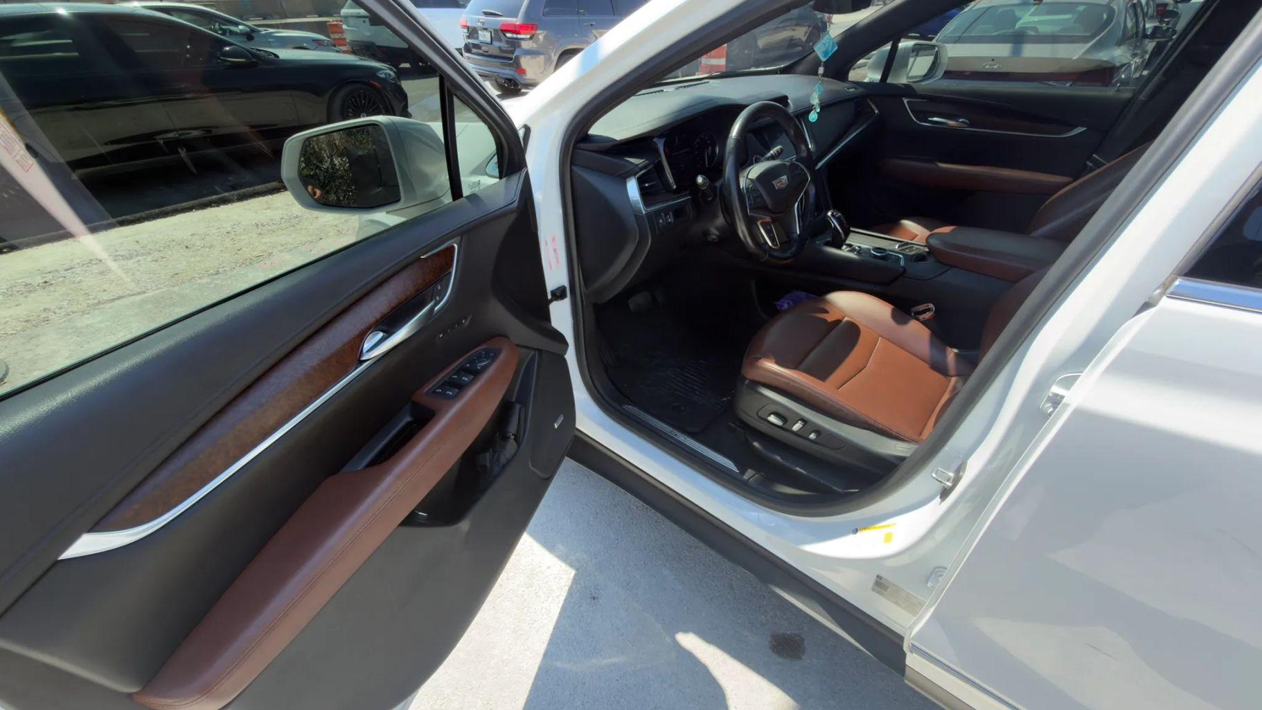 Cadillac Xt5 - Thumbnail 3