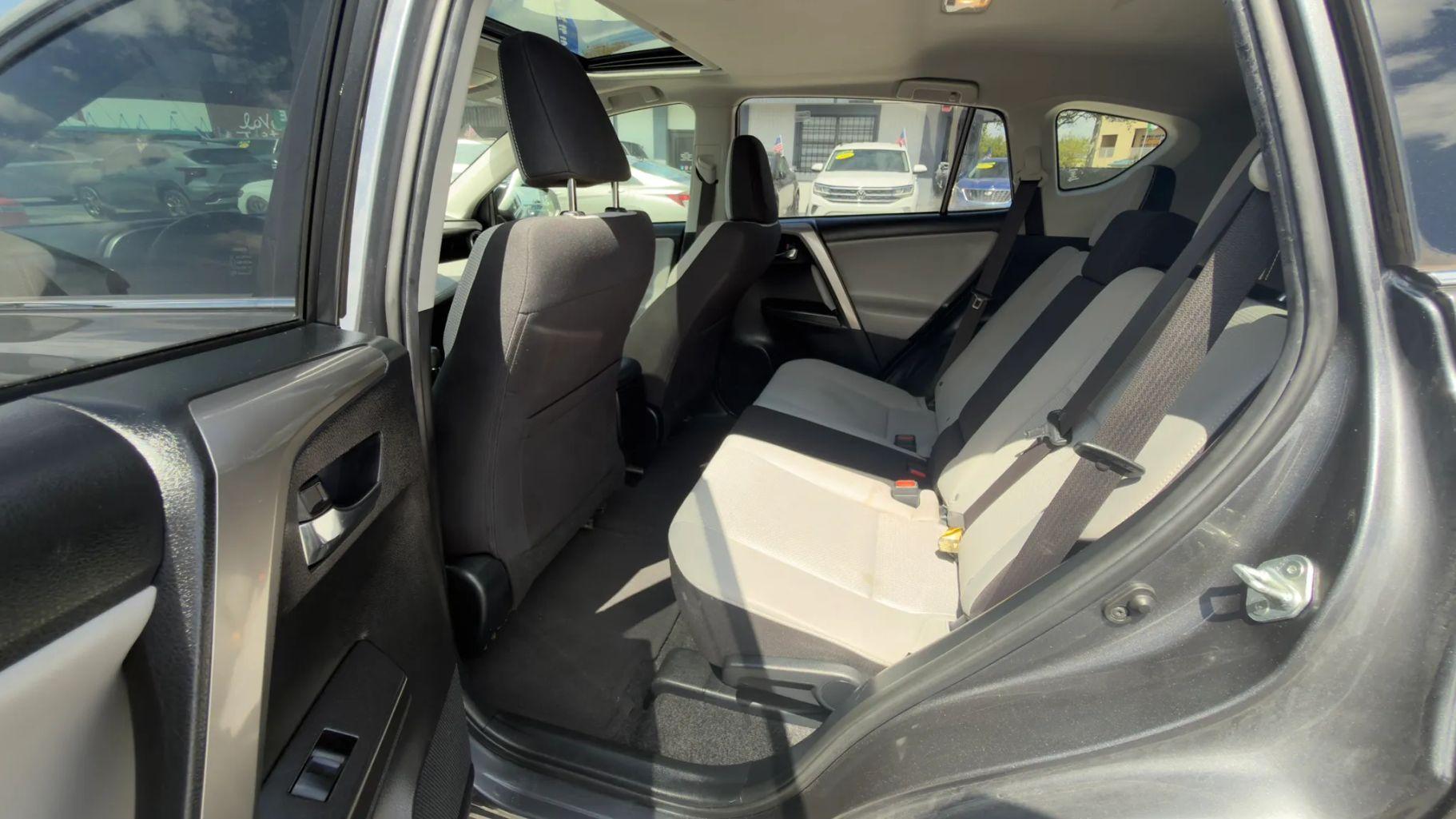 Toyota Rav4 - Thumbnail 2