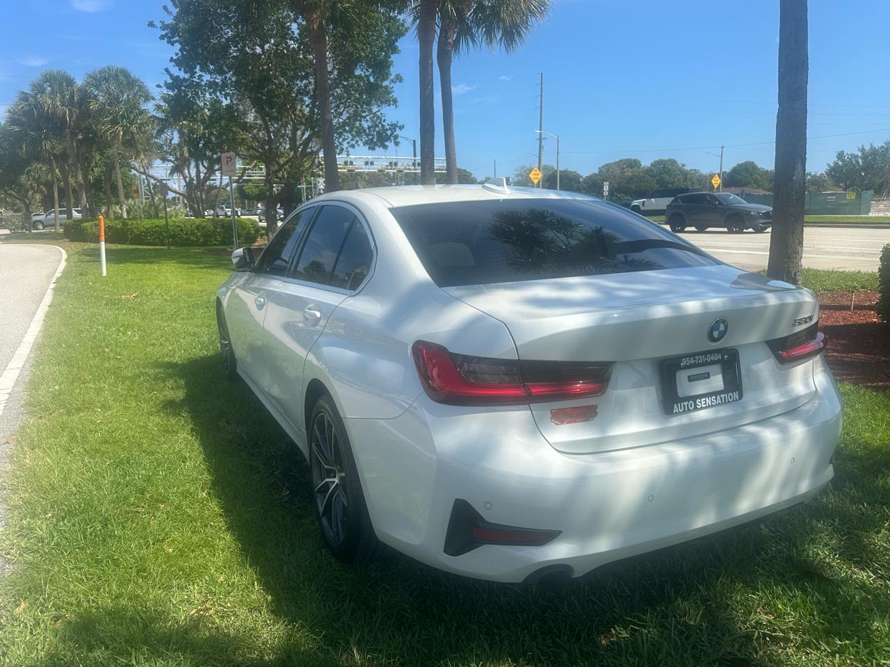 Bmw 3-Series330I - Thumbnail 10