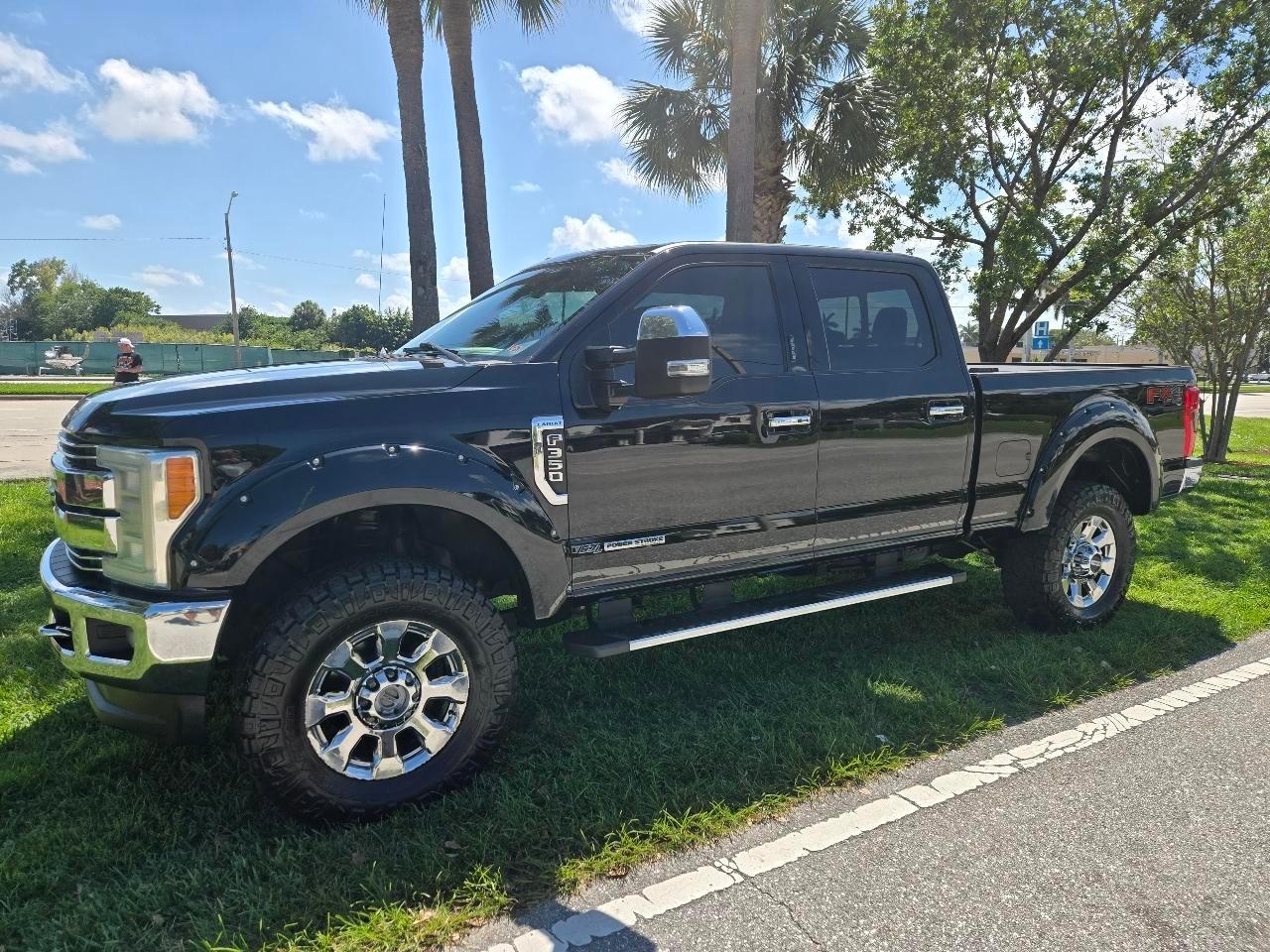 Ford F-350 Sdking Ranch Crew Cab 4Wd - View 1