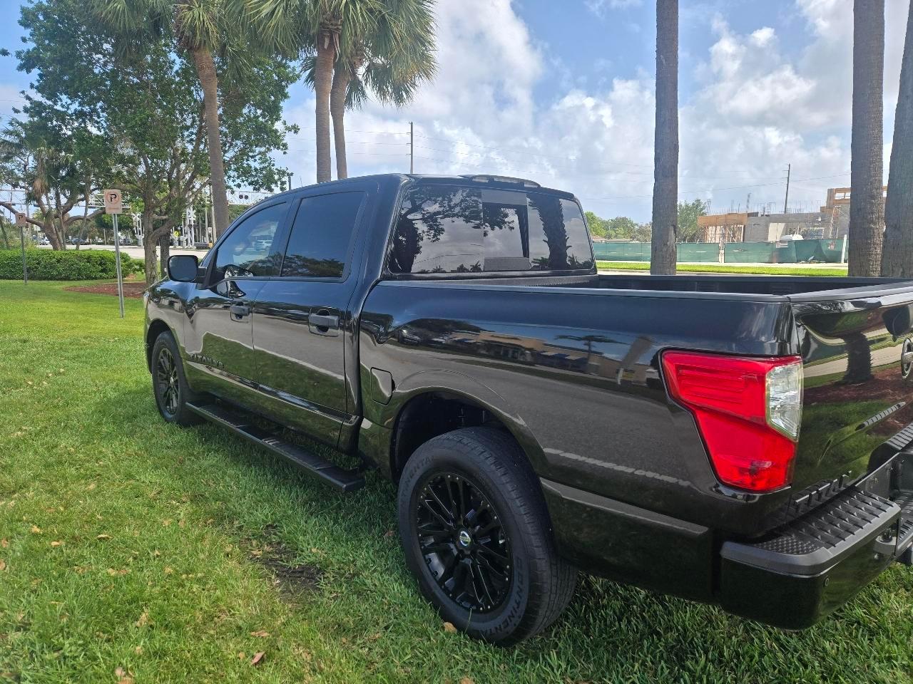 Nissan Titans Crew Cab 2Wd - Thumbnail 6