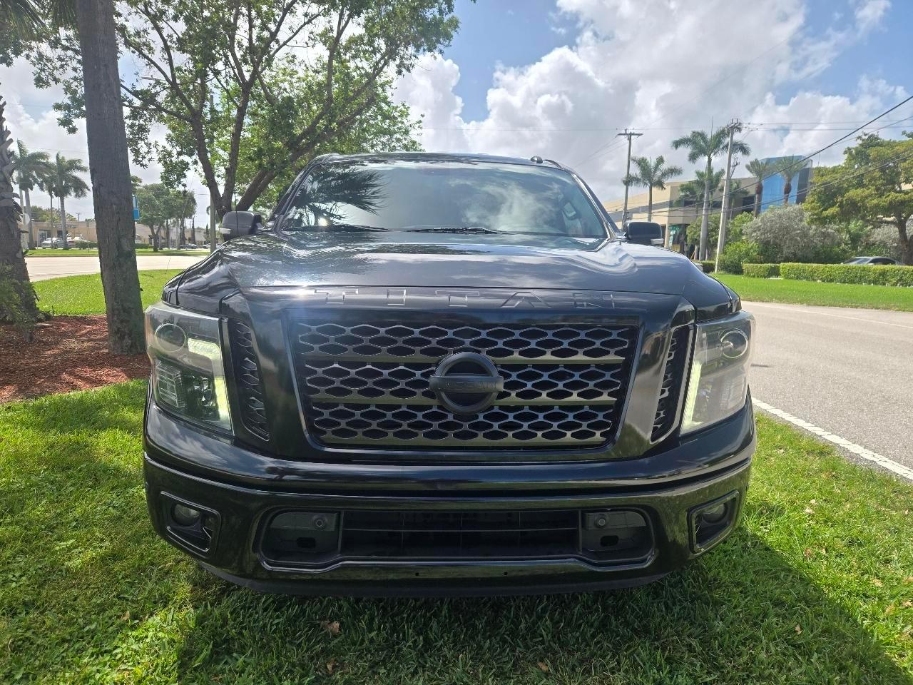 Nissan Titans Crew Cab 2Wd - Thumbnail 3