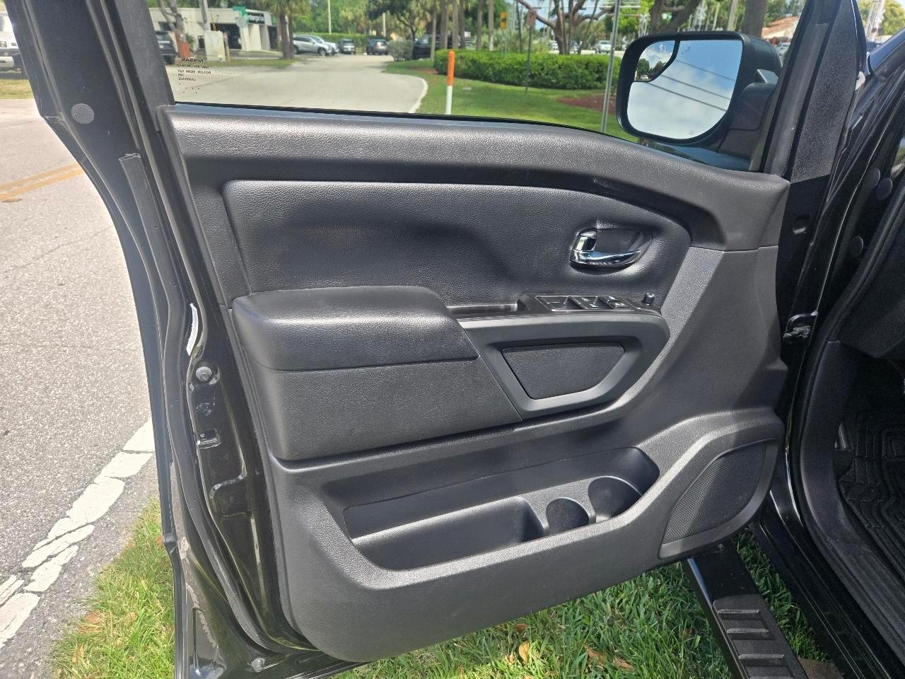 Nissan Titans Crew Cab 2Wd - Thumbnail 13