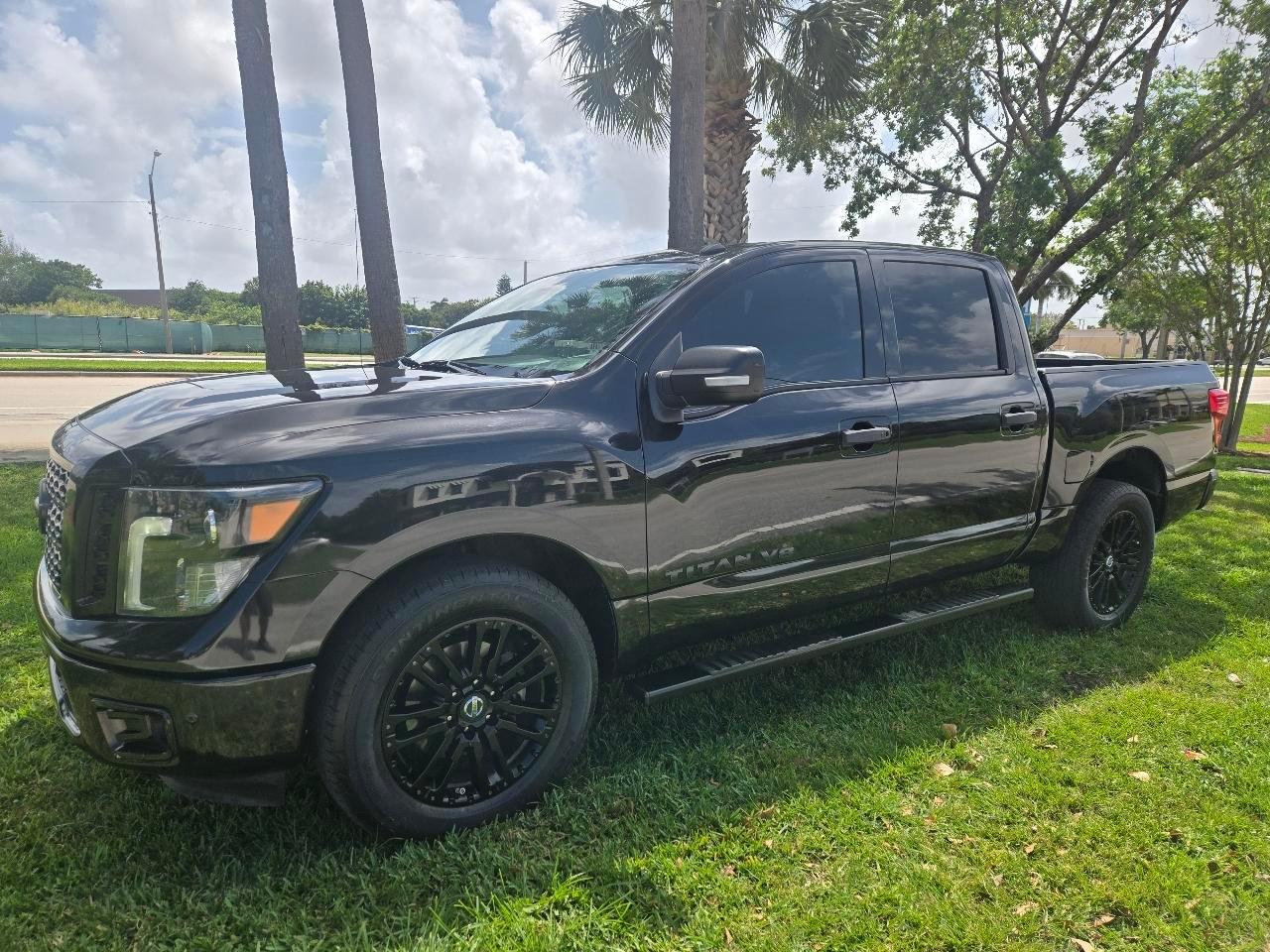 Nissan Titans Crew Cab 2Wd - View 1